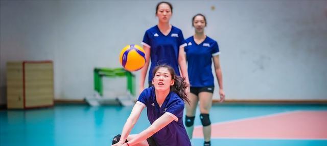 加鞭赶上世, Rw, 参加一些简 加鞭赶上世, Rw, 参加一些简