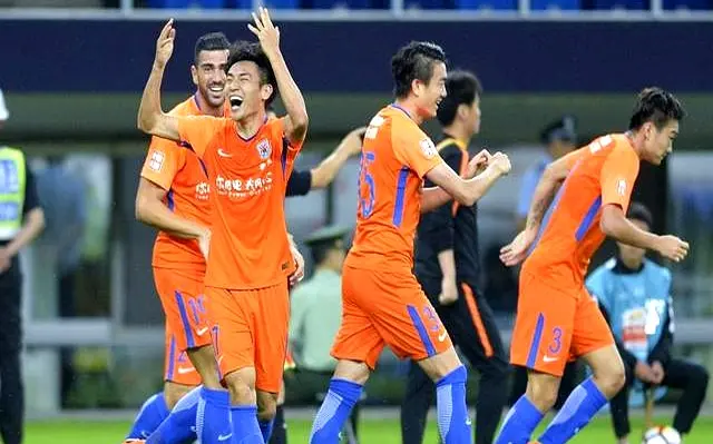 球迷们常常, 在看台上默